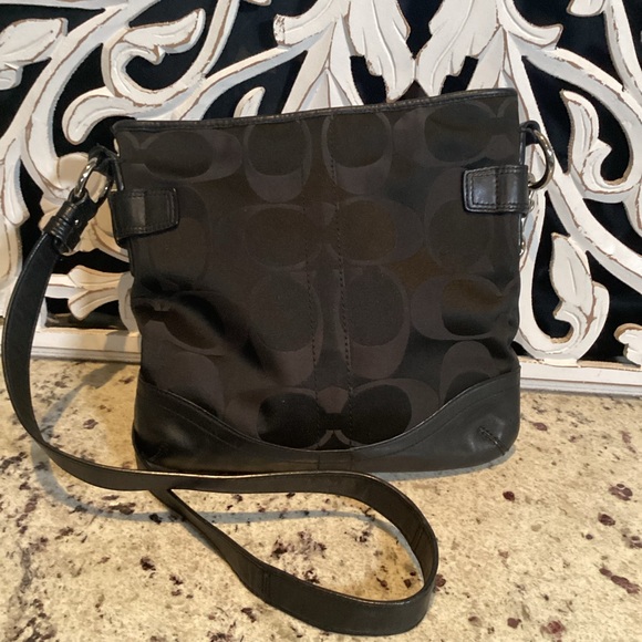 Coach Signature Chain Crossbody Black F19730 - Picture 3 of 8